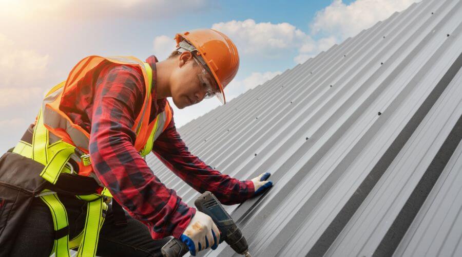 Professional gutter cleaning in Florissant, MO